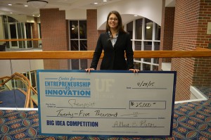 Tatiana Salazar presents her Big Idea award.